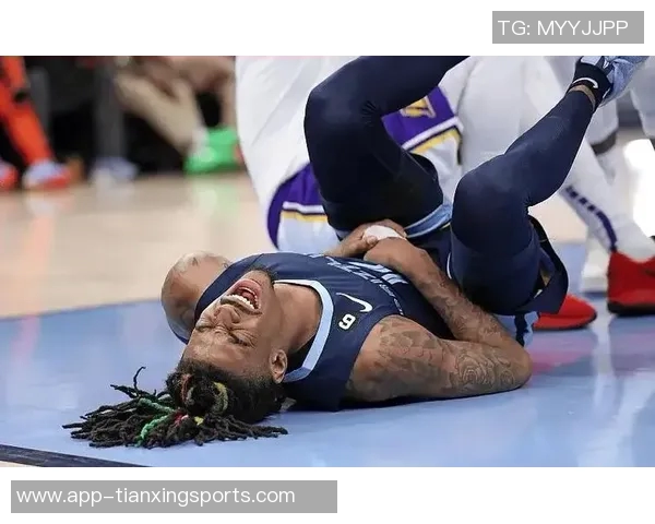 莱夫利称赞浓眉表现超凡能在场上无所不能防守任何对手